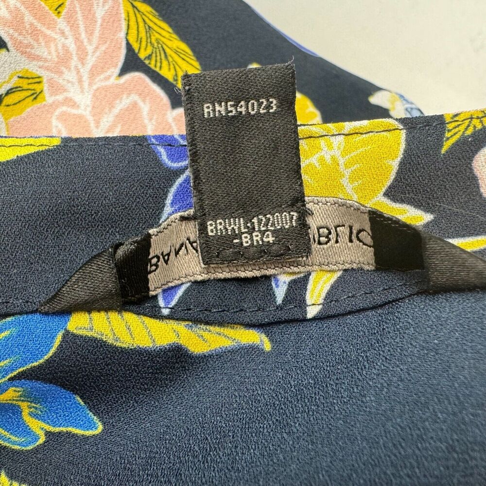 Banana Republic Wrap Blouse Sz S Black Floral Ruffle Design Cap Sleeve - Picture 10 of 13